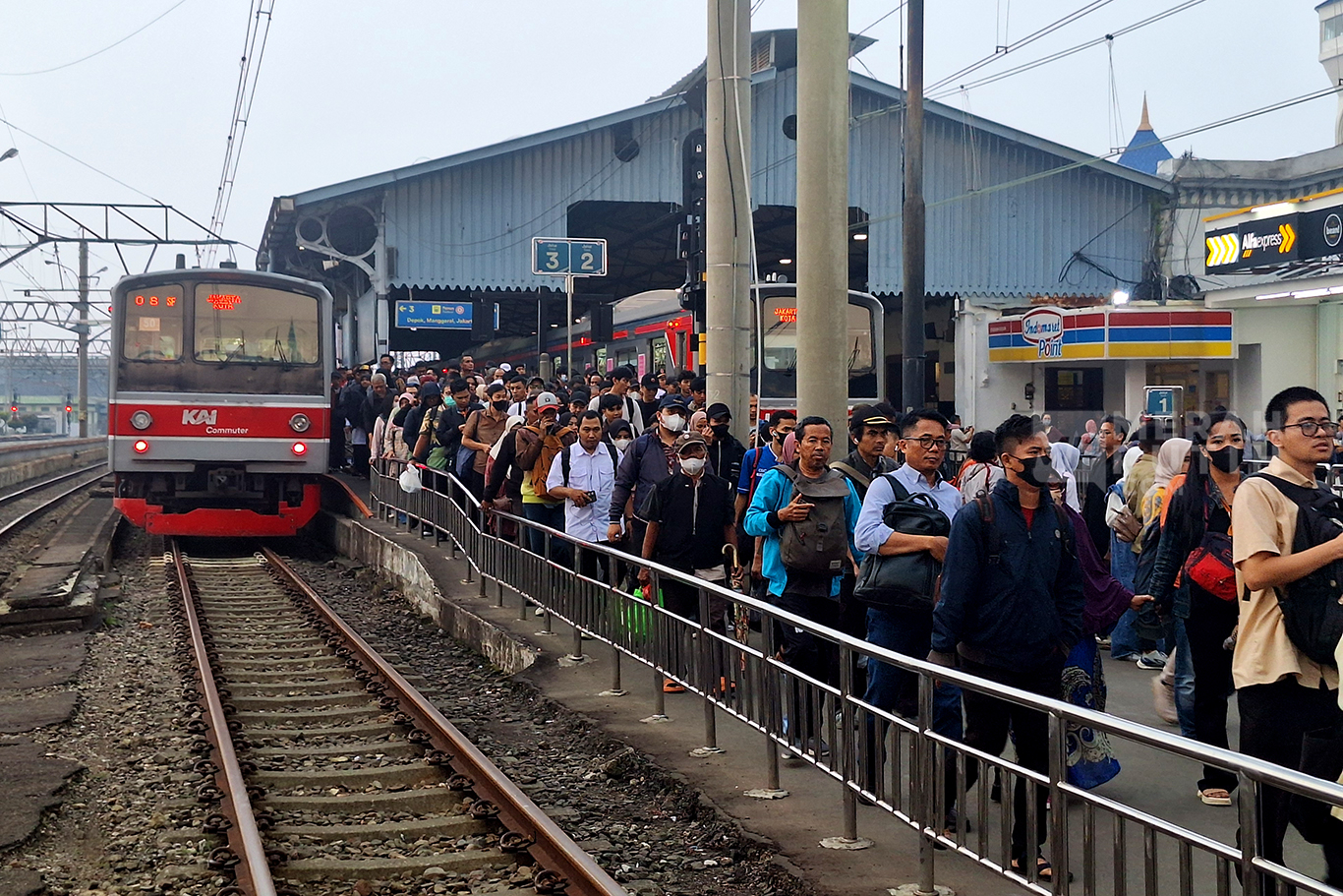 Kemenhub Kaji Kenaikan Harga Tiket KRL Jabodetabek 