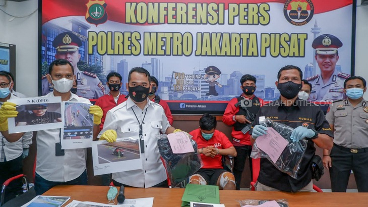 Konferensi pers penangkapan pelaku begal pesepeda terhadap anggota TNI Kolonel (Mar) Pangestu Widiatmoko. (Foto: MP/Kanugrahan)