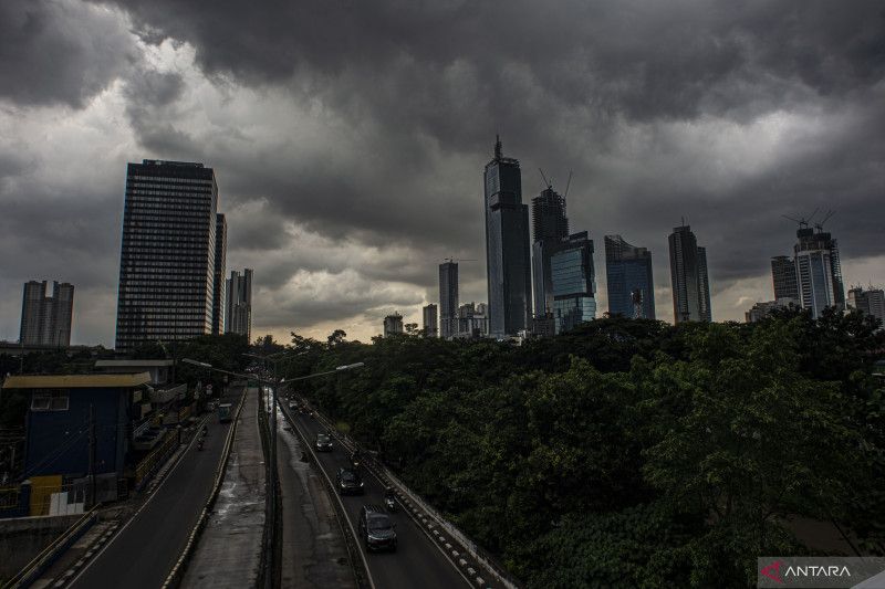 Masyarakat Diminta Waspadai Hujan Disertai Petir di Jakarta