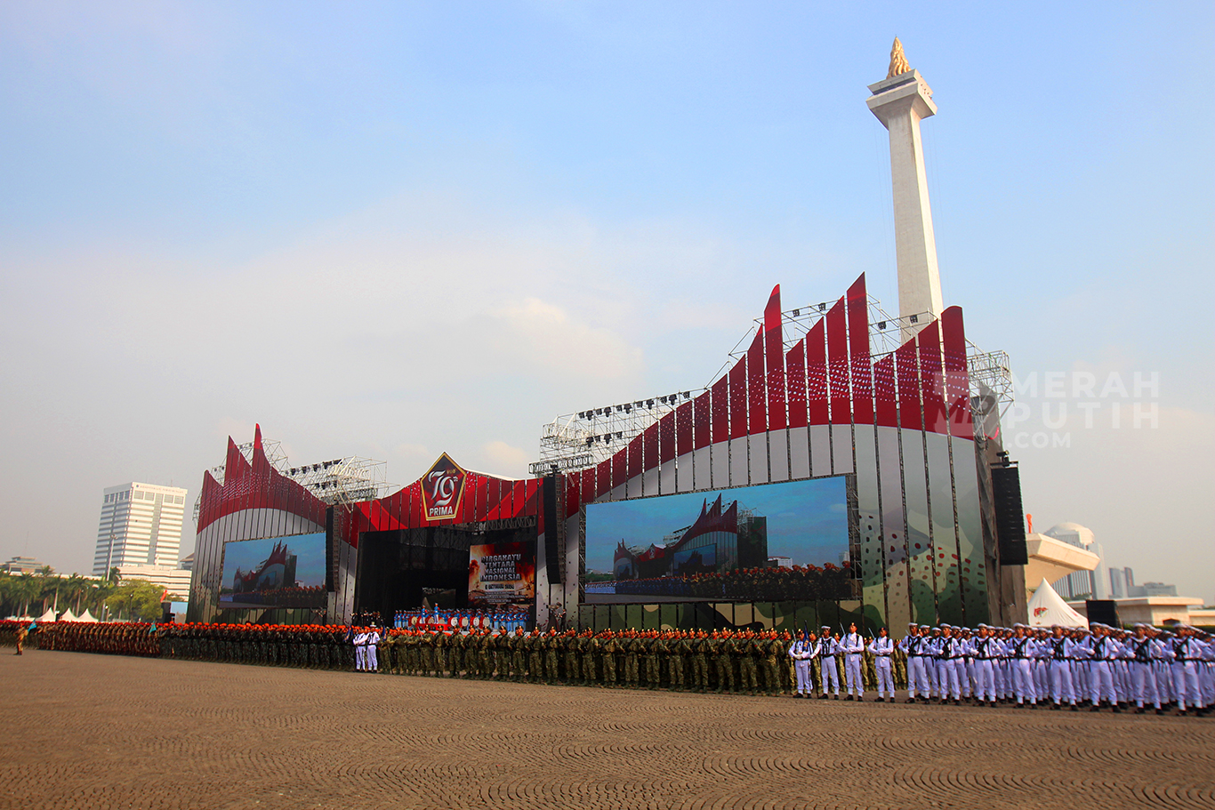 Antusias 100.000 Prajurit Ikuti Upacara Peringatan HUT ke 79 TNI di Monas