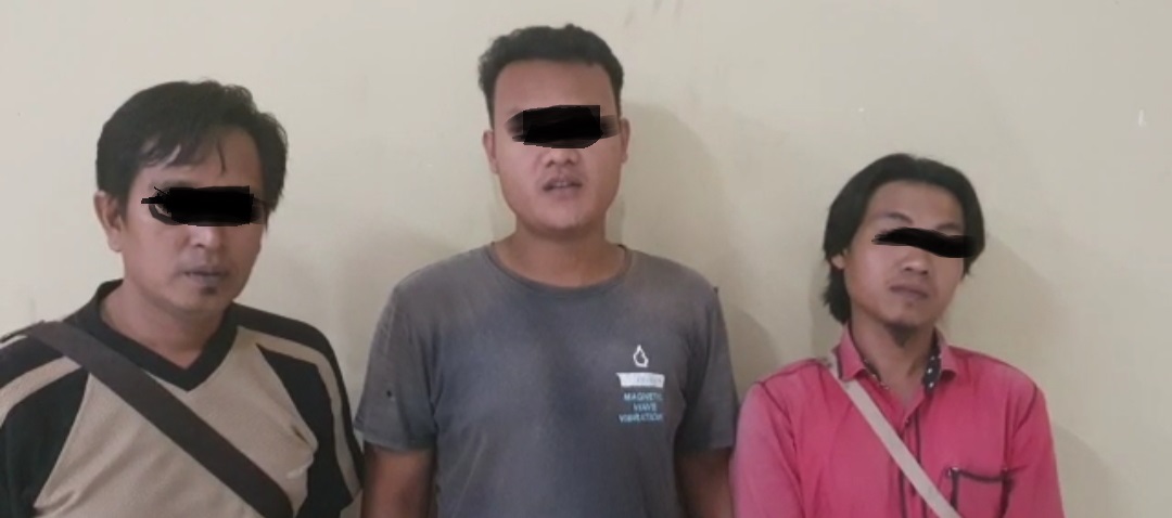 Tiga pelaku