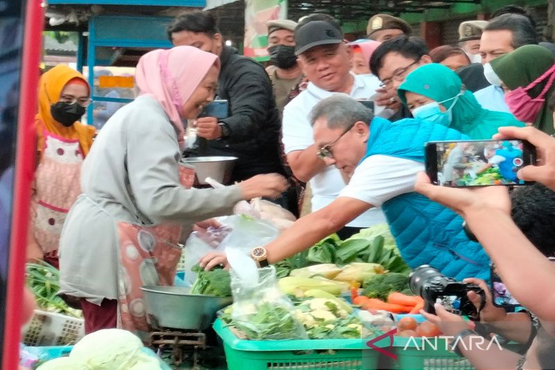 Mendag Kirim 1.200 Ton Minyak Goreng ke Maluku dan Papua
