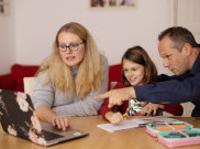 Tips Menghadapi si Kecil Sering Bertanya