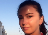 Gara-Gara Awet Muda, Penyanyi Ukraina ini Dicegat di Bandara