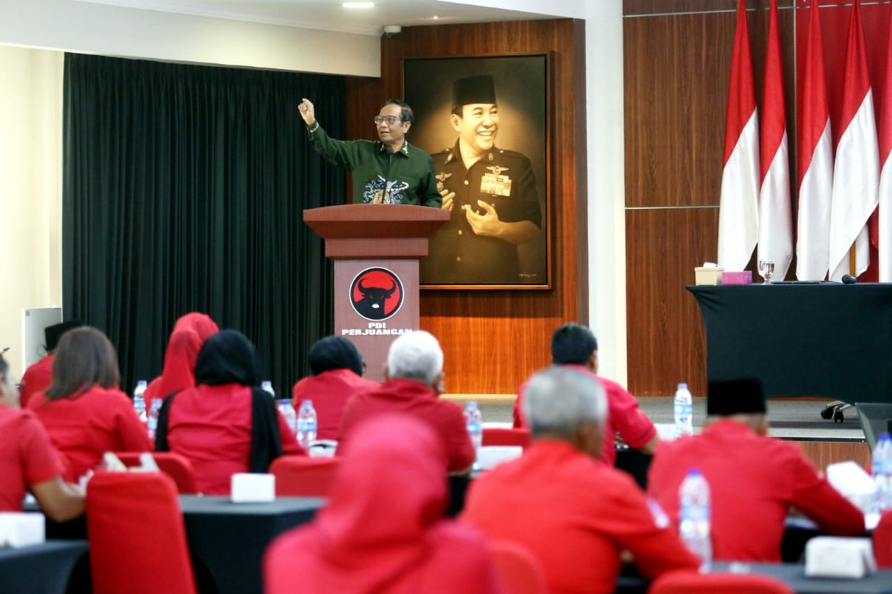 Mahfud Ajak Caleg PDIP Terpilih Wujudkan Indonesia Emas Amanat Bung Karno