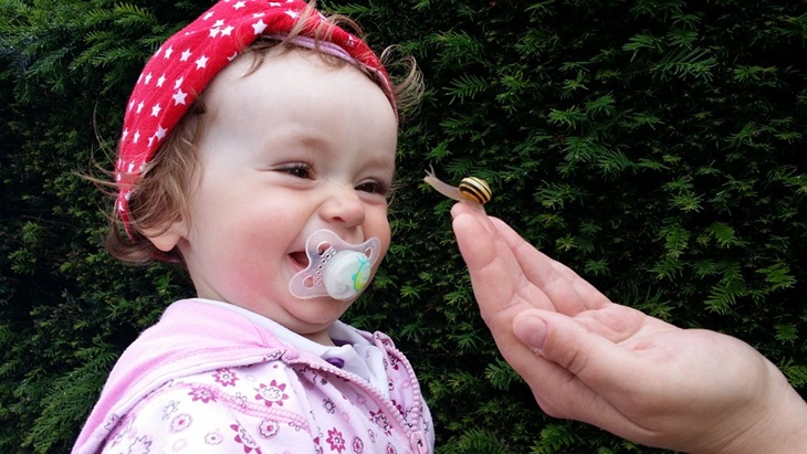 Bayi dengan dot. (Foto: Pixabay/Beeki)