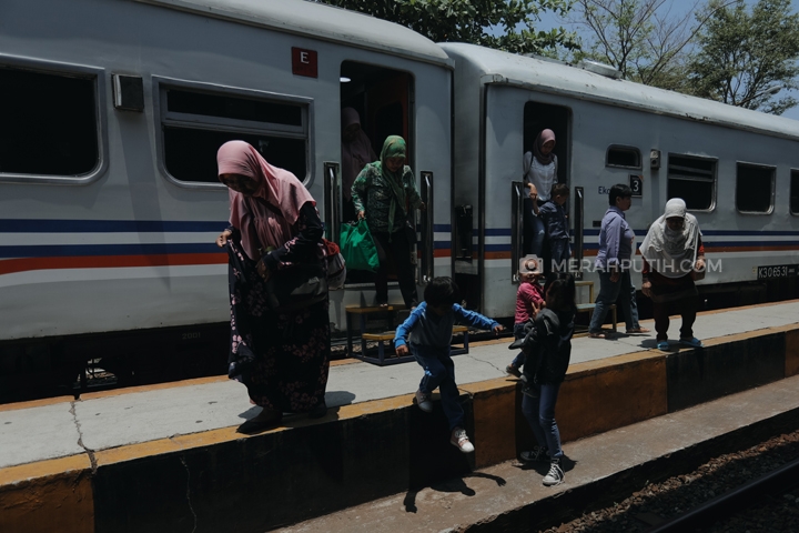 Ilustrasi kereta yang membawa penumpang. (Foto: MP/Rizki Fitrianto)