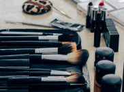 Waspadai Bahaya Nyata Akibat Terlalu Sering Pakai Makeup