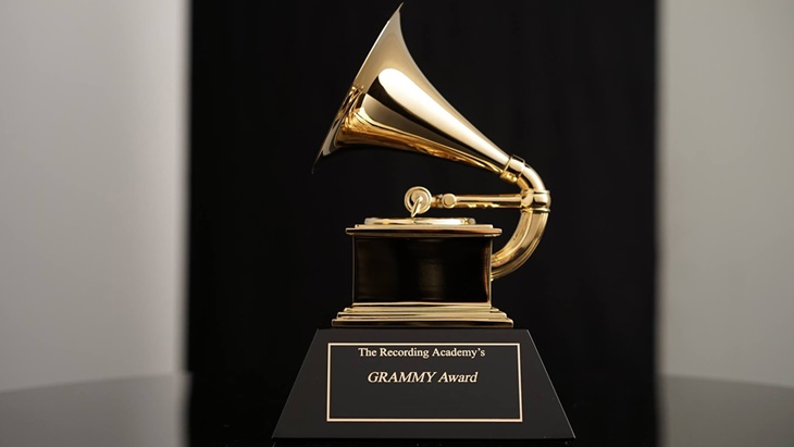 Busana Monumental pada Grammy