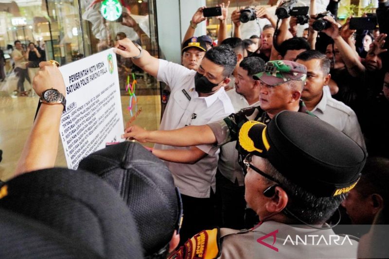 Tak Pernah Bayar Pajak dan Tak Miliki IMB, Mal Centre Point Disegel Bobby Nasution