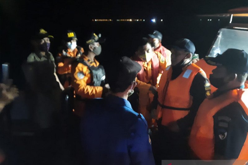 Polri Kerahkan 7 Kapal dan 2 Helikopter Cari Sriwijaya Air