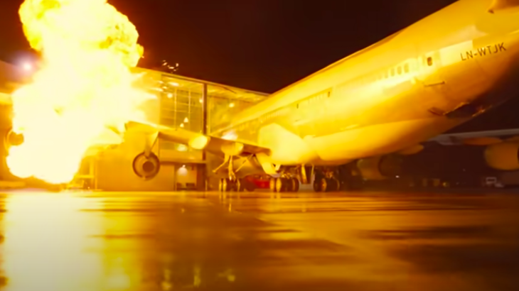 Anti CGI, Christopher Nolan 'Hancurkan' Pesawat 747 di Film 'Tenet'