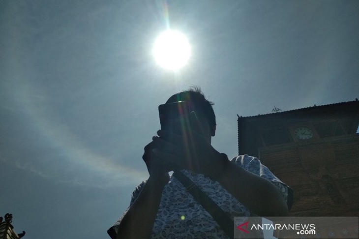   Bayangan benda tegak akan terlihat menghilang saat fenomene kulminasi. (Foto: (ANTARA / Akhmad Nazaruddin Lathif)