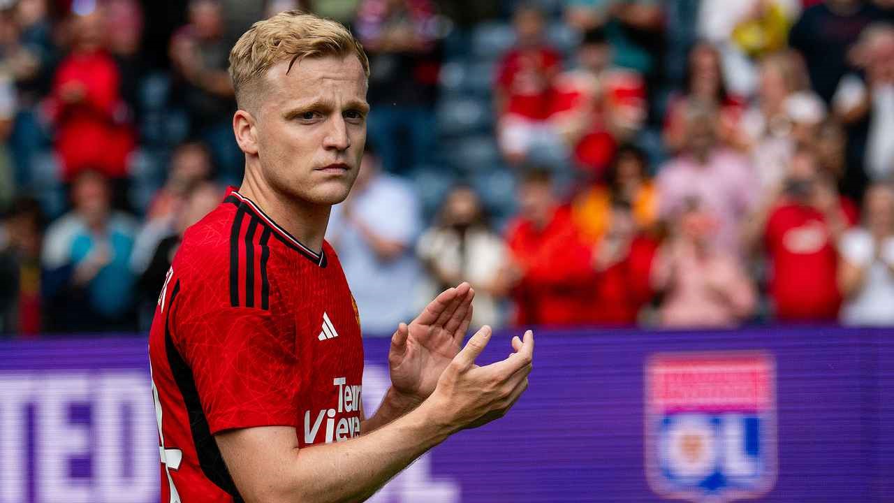 Donny Van de Beek Resmi Tinggalkan Manchester United