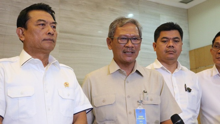 Kepala KSP Moeldoko bersama Juru Bicara Kemenkes Achmad Yurianto