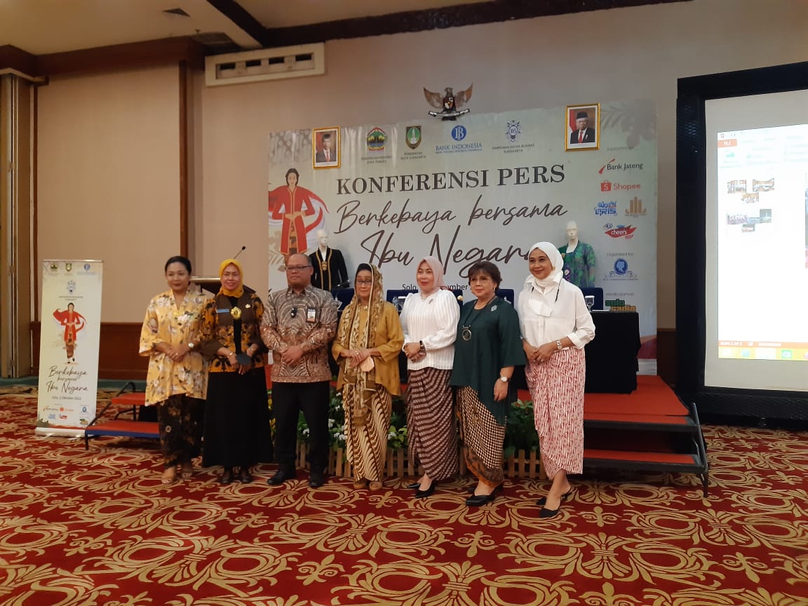 Iriana Jokowi Kerahkan Istri Para Menteri Parade Kebaya di Solo, Dukung Kebaya Diakui UNESCO