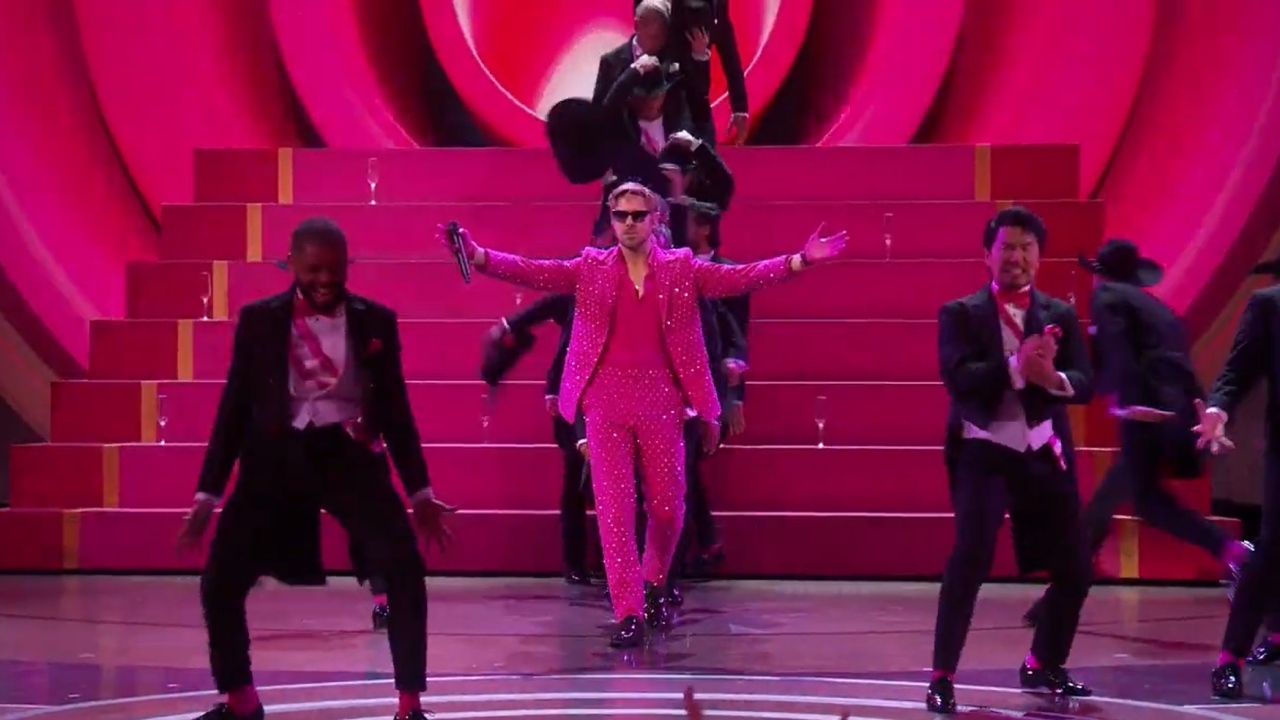 Melihat Kembali Outfit Serba Pink Ryan Gosling di Oscar 2024 