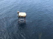 Frying Pan Tower, Sensasi Menginap di Tengah Laut