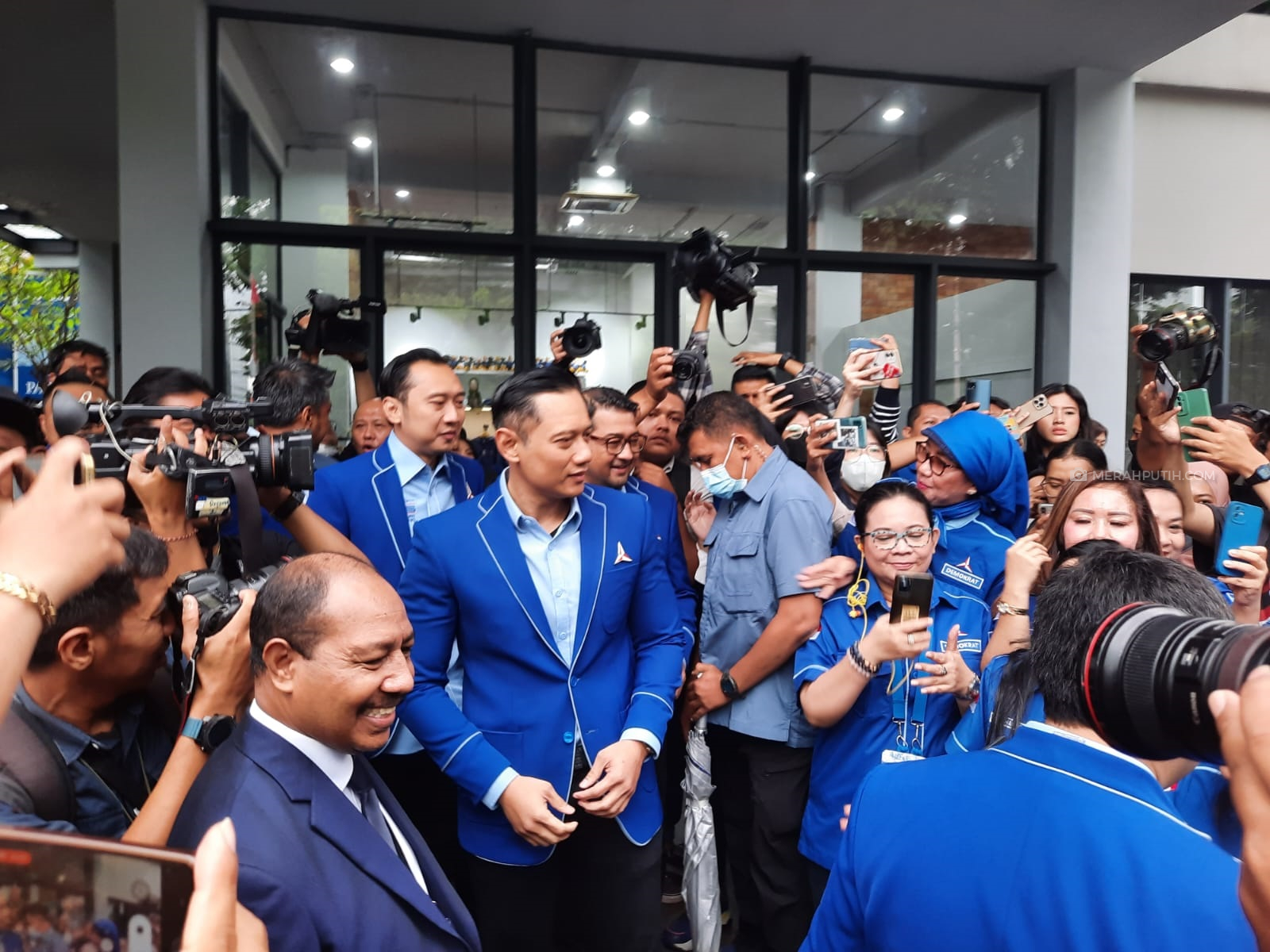 AHY Hidangkan Kepala Ikan untuk Surya Paloh