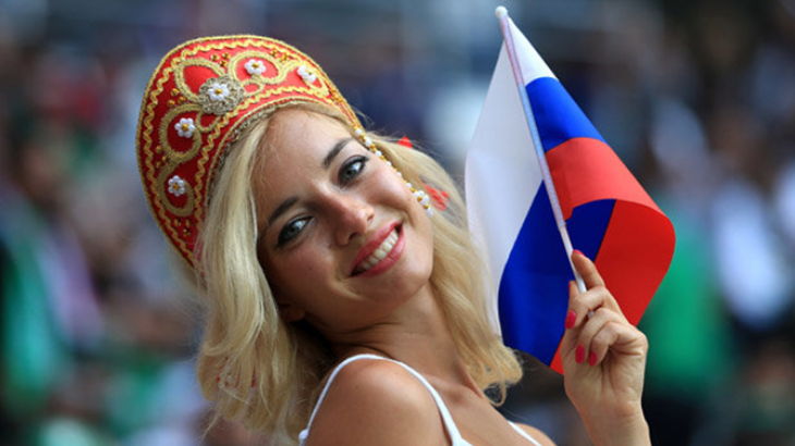 Viral, Bintang Film Dewasa Ini Tertangkap Kamera, Dukung Timnas Rusia 