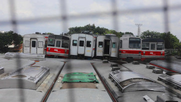 Ratusan Bangkai Gerbong Commuter Line Menumpuk di Depo KRL Depok Jabar