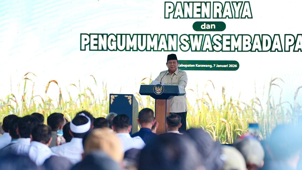 Hadiri Panen Raya di Karawang, Prabowo Deklarasikan Swasembada Pangan Nasional