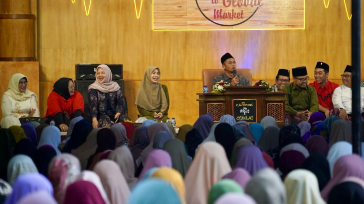 Lancar Berselawat Nariyah, Atikoh Ganjar Kagetkan Jemaah