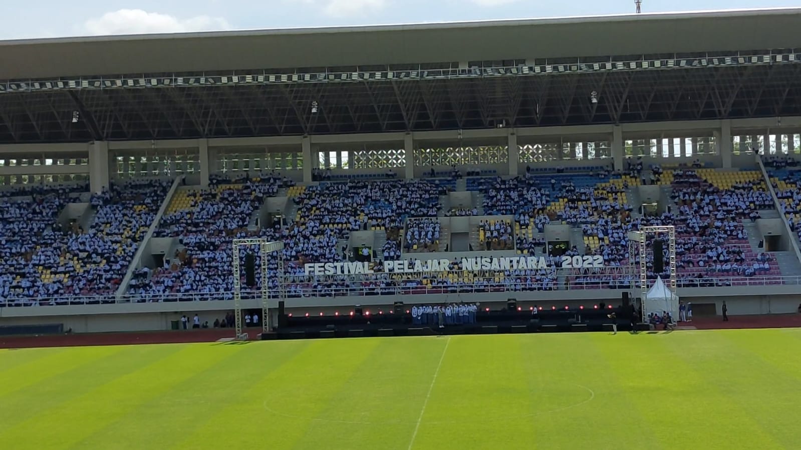 Menpora Zainudin Amali menutup Festival Pelajar Nusantara 2022 di Stadion Manahan Solo, Jawa Tengah, Senin (31/10). (MP/Ismail)