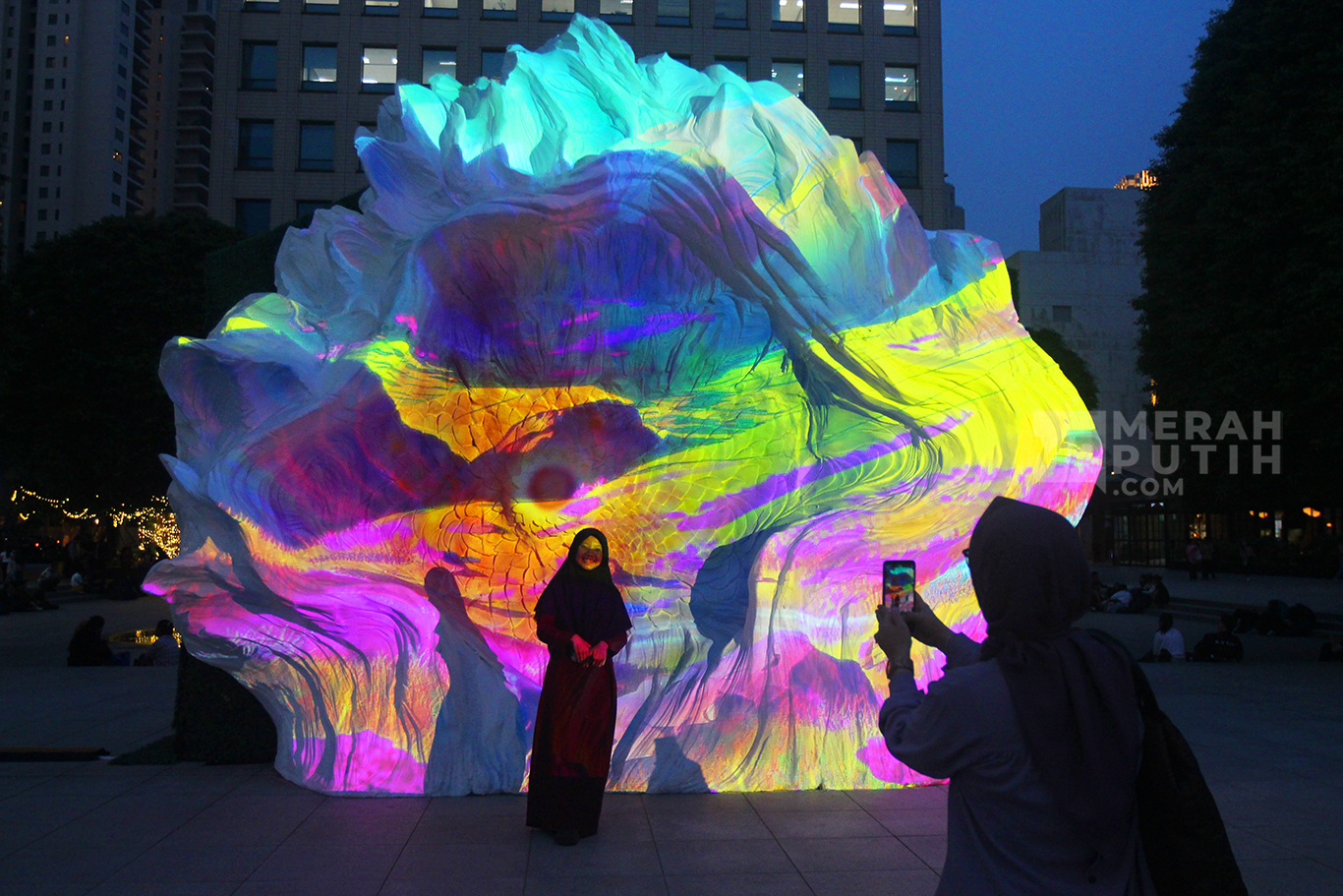Wisata Malam Art Installation SUMMER 2024 Karya Imagispace di Plaza Senayan Jakarta