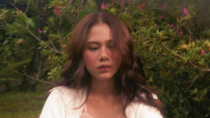 Nadin Amizah Kemas Ulang Album Perdana Menggunakan Format Berbeda