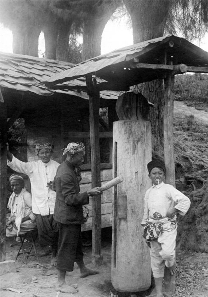 Kentungan besar di salah satu daerah di Jawa. (Foto: Tropenmuseum)