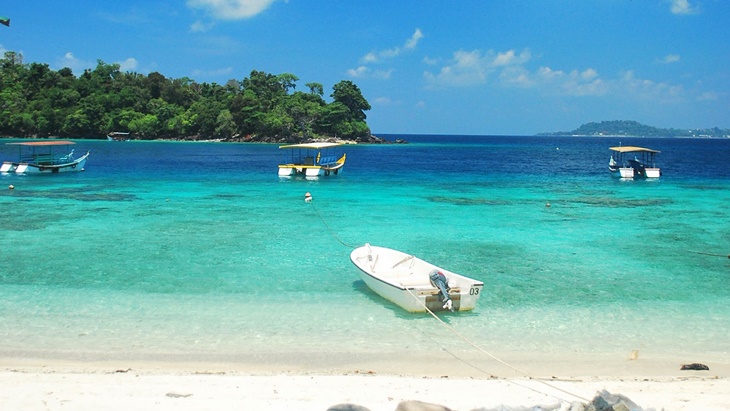 Menikmati Pesona Alam Pantai Kuala Merisi