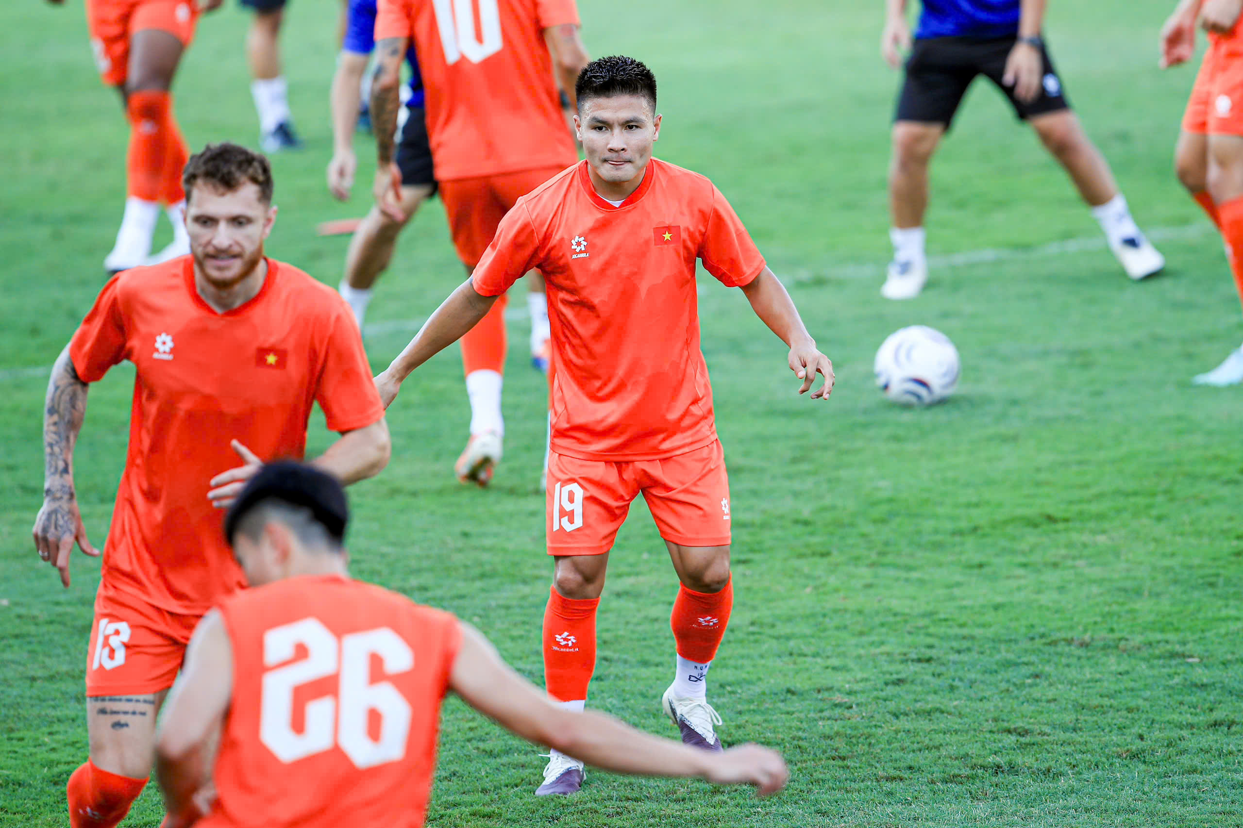 Bukan Cuma Pemain Timnas Indonesia, Kapten Vietnam Nguyen Quang Hai Juga Banjir Kritik, Thanh Chung Pasang Badan