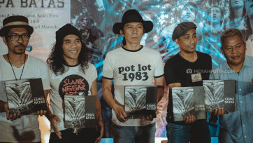 Buku Foto Tanpa Batas Jadi Kado Spesial Ulang Tahun Ke-35 Slank