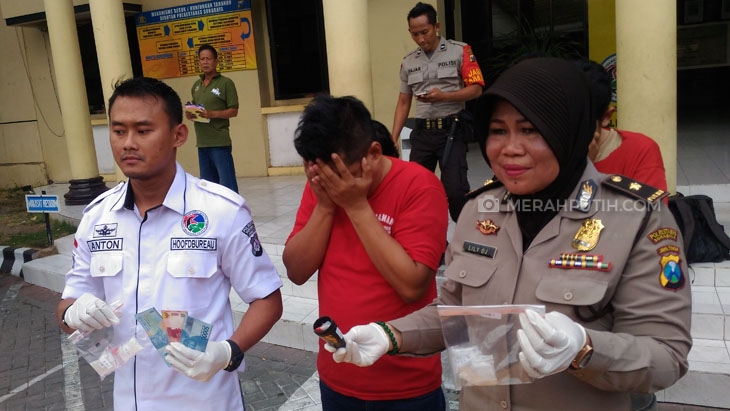 Botol Deodoran di Rak Sepatu Bangkitkan Kecurigaan Anggota Satnarkoba 