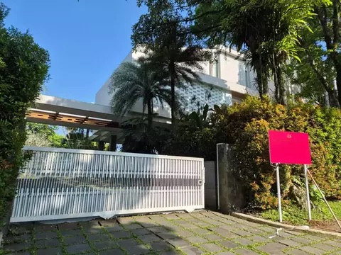 Kejagung Sita Rumah Riza Chalid di Rancamaya, Bogor, Diduga Terkait Kasus Korupsi Minyak Pertamina