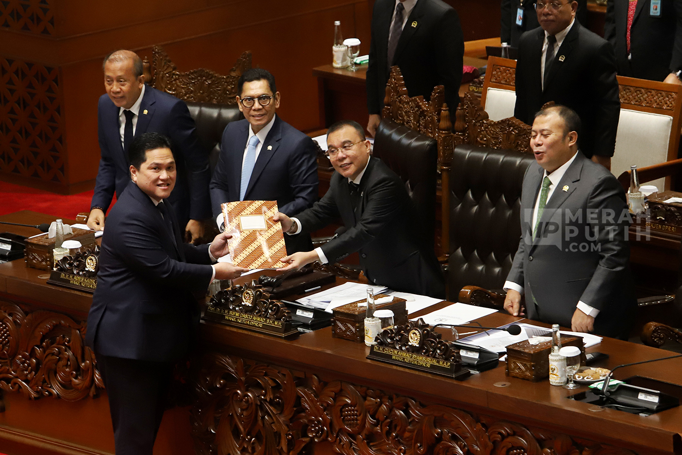 Rapat Paripurna DPR Sahkan RUU BUMN Menjadi UU BUMN