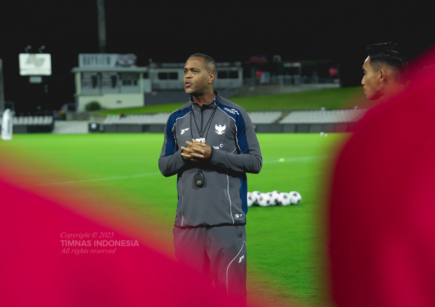 Patrick Kluivert Fokus Asah Umpan dan Penguasaan Bola di Latihan Perdana Skuad Garuda