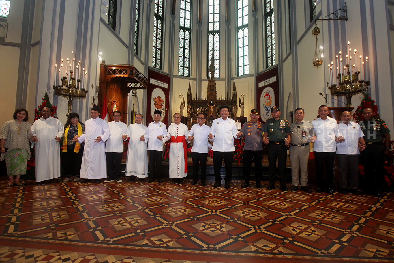 Jajaran Menteri, Panglima TNI, dan Kapolri Tinjau Pelaksanaan Misa Natal di Gereja Katedral Jakarta