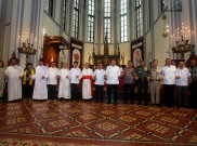 Jajaran Menteri, Panglima TNI, dan Kapolri Tinjau Pelaksanaan Misa Natal di Gereja Katedral Jakarta
