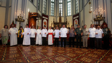 Jajaran Menteri, Panglima TNI, dan Kapolri Tinjau Pelaksanaan Misa Natal di Gereja Katedral Jakarta