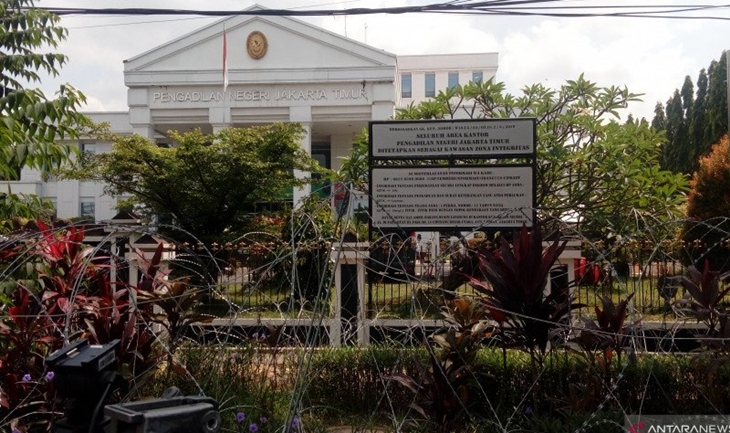 Suasana di depan gedung PN Jakarta Timur saat berlangsungnya sidang Rizieq Shihab. ANTARA/Yogi Rachman