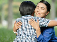 Bunda, Inspirasi Outfit Antar Anak ke Sekolah