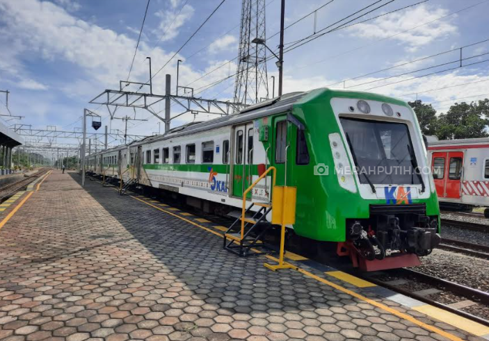 KA Batara Kresna dan KA Bandara Hanya Layani Penumpang Perkantoran Sektor Esensial