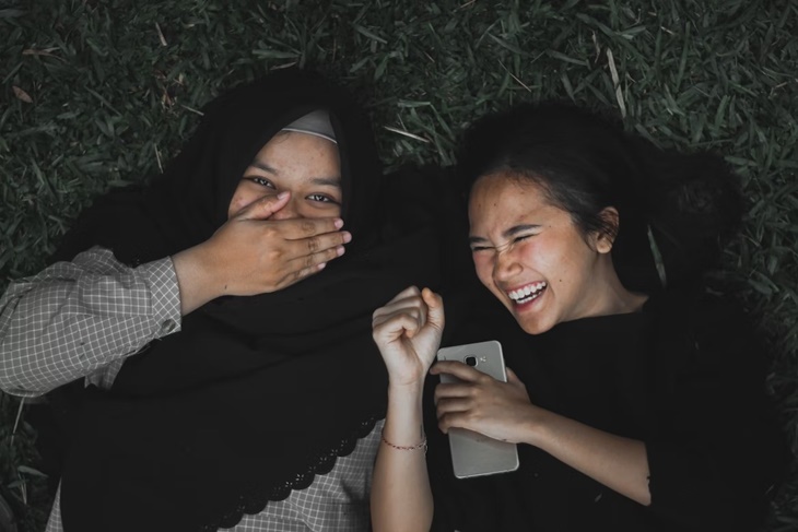 5 Ciri-ciri Sahabat Sejati, Dia Termasuk?