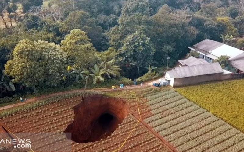 Lubang Raksasa Sukabumi