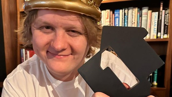 Mengenal Sindrom Tourette, Kondisi Dialami Lewis Capaldi saat Konser Berlangsung