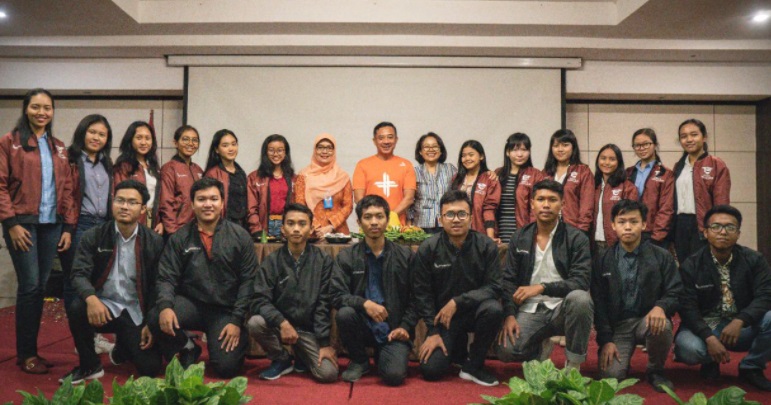 BPR Lestari Berhasil Sekolahkan 117 Siswa Berprestasi