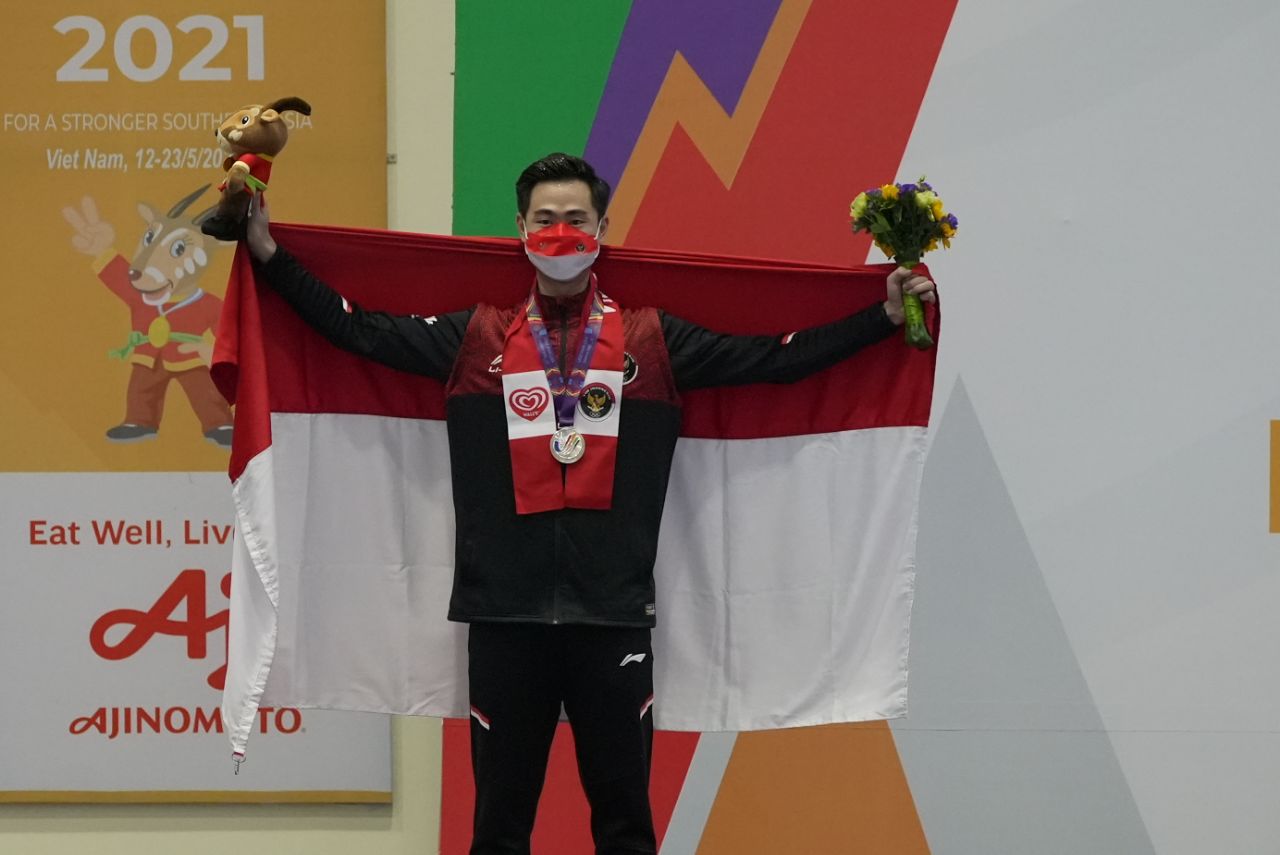 Atlet wushu Indonesia Nicholas merebut medali perak SEA Games 2021, Sabtu (14/5). NOC Indonesia/MP Media/Argo Pambudi