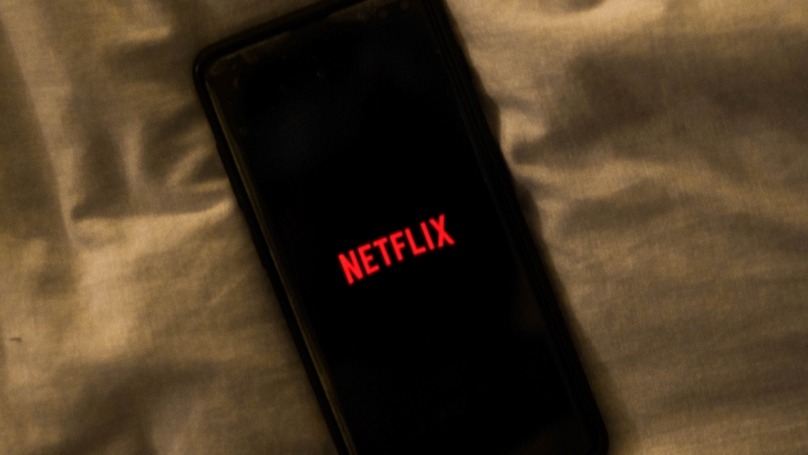 Beberapa acara interaktif di platform Netflix menjadi acuan pengalaman pembuatan gim. (Foto: Pexels/Nicolas)